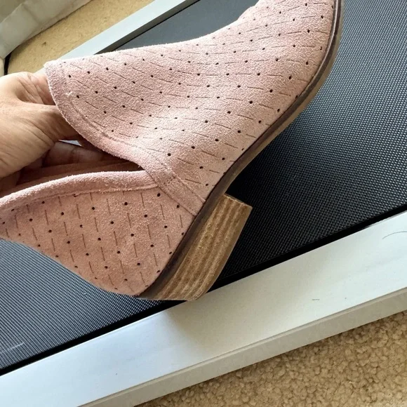 Lucky Brand Women's Dusty pink ankle boots - Picture 3 of 9